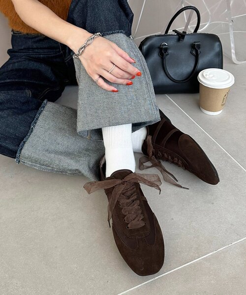 DISCOAT（ディスコート）の「スエード調サテンバレエスニーカー（スニーカー・レディース・ライトグレー/ブラウン/ピンク/ブラック/アイボリー・MEDIUM/LARGE）」の5枚目の写真