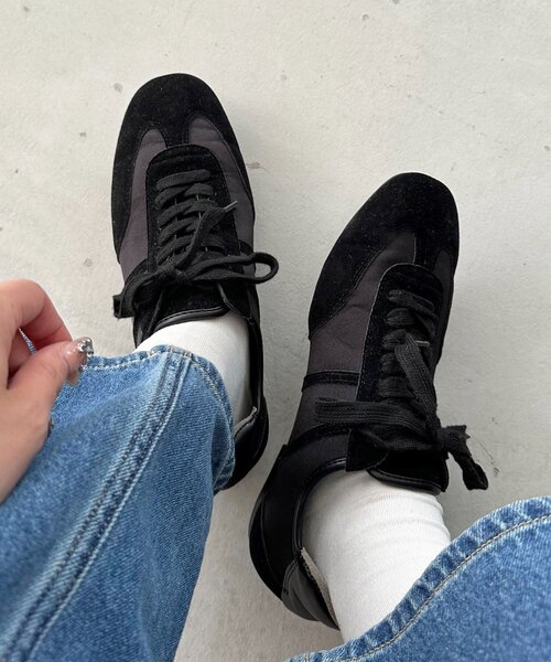 DISCOAT（ディスコート）の「スエード調サテンバレエスニーカー（スニーカー・レディース・ライトグレー/ブラウン/ピンク/ブラック/アイボリー・MEDIUM/LARGE）」の3枚目の写真