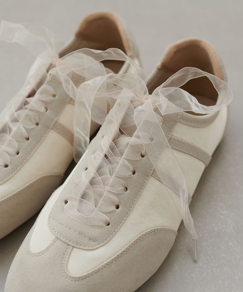DISCOAT（ディスコート）の「スエード調サテンバレエスニーカー（スニーカー・レディース・ライトグレー/ブラウン/ピンク/ブラック/アイボリー・MEDIUM/LARGE）」の11枚目の写真