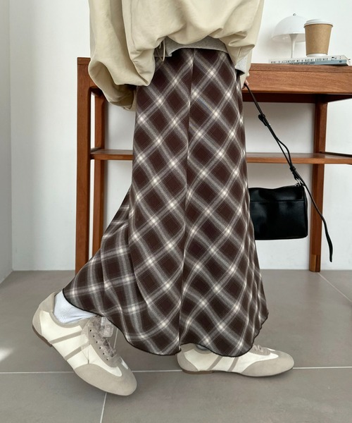 DISCOAT（ディスコート）の「スエード調サテンバレエスニーカー（スニーカー・レディース・ライトグレー/ブラウン/ピンク/ブラック/アイボリー・MEDIUM/LARGE）」の12枚目の写真