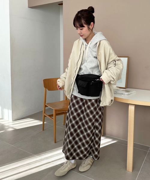 DISCOAT（ディスコート）の「スエード調サテンバレエスニーカー（スニーカー・レディース・ライトグレー/ブラウン/ピンク/ブラック/アイボリー・MEDIUM/LARGE）」の13枚目の写真