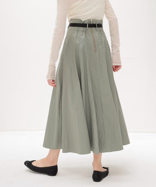 DRESSLAVE(ドレスレイブ)の「fit & flare panel long skirt(フィット&フレアパネルロングスカート)(スカート・レディース・グレー/カーキ/ベージュ・36/38)」の4枚目の写真