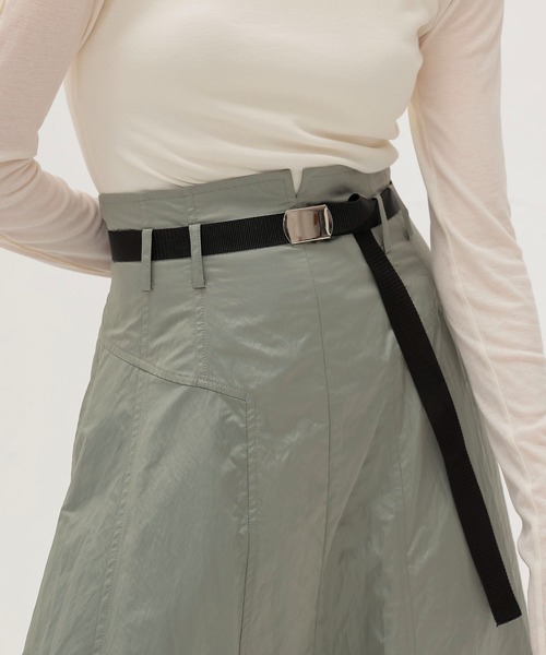 DRESSLAVE(ドレスレイブ)の「fit & flare panel long skirt(フィット&フレアパネルロングスカート)(スカート・レディース・グレー/カーキ/ベージュ・36/38)」の5枚目の写真