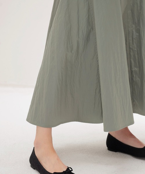 DRESSLAVE(ドレスレイブ)の「fit & flare panel long skirt(フィット&フレアパネルロングスカート)(スカート・レディース・グレー/カーキ/ベージュ・36/38)」の7枚目の写真