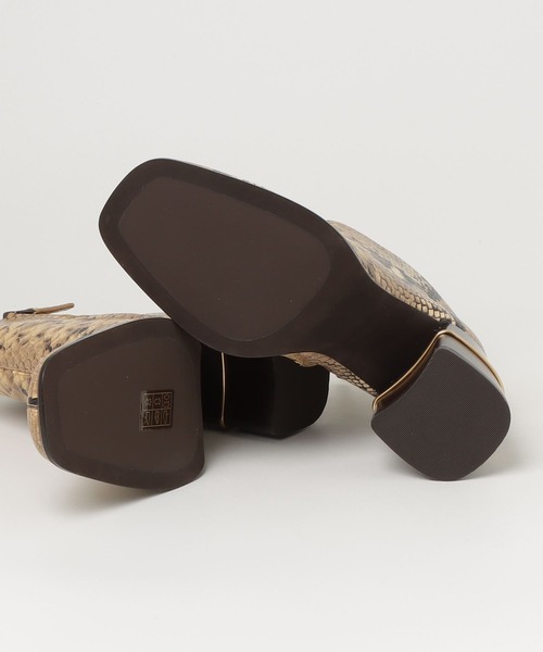 TORY BURCH（トリーバーチ）の「スネイク エンボス レザー アンクルブーツ（ブーツ・レディース・ベージュ系・22.5cm/23cm/23.5cm/24cm/24.5cm/25cm）」の4枚目の写真