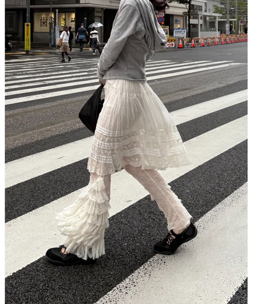 Lam balm(ラムバム)の「【Lam Balm】レースヘムティアードパンツ(レギンス/スパッツ・レディース・ベージュ/ホワイト・1/0)」の1枚目の写真