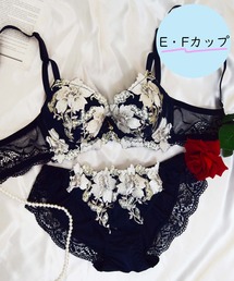 Sanei（サンエイ）の「【EFサイズ】★待望のEFサイズ！エレガントなフラワー刺繍+脇高設計！トレンド感のあるフラワー刺繍とカラーが目を惹くデザイン◎（ブラ&ショーツ）」