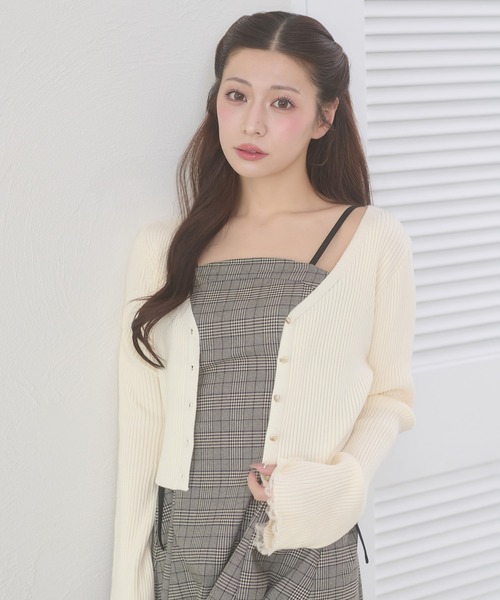 Ambre Neige(アンブルネージュ)の「gold flare button sleeve knit cardigan / ゴールドボタンフレアスリーブニットカーディガン(カーディガン/ボレロ・レディース・ブラック/ボルドー/アイボリー・FREE)」の1枚目の写真