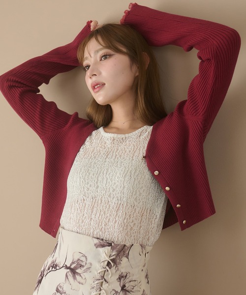 Ambre Neige(アンブルネージュ)の「gold flare button sleeve knit cardigan / ゴールドボタンフレアスリーブニットカーディガン(カーディガン/ボレロ・レディース・ブラック/ボルドー/アイボリー・FREE)」の3枚目の写真