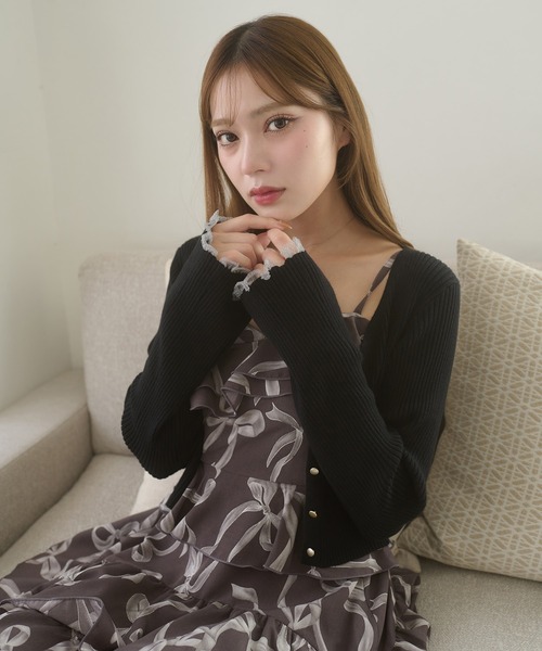 Ambre Neige(アンブルネージュ)の「gold flare button sleeve knit cardigan / ゴールドボタンフレアスリーブニットカーディガン(カーディガン/ボレロ・レディース・ブラック/ボルドー/アイボリー・FREE)」の16枚目の写真