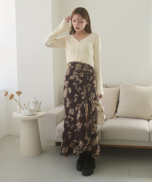 Ambre Neige(アンブルネージュ)の「gold flare button sleeve knit cardigan / ゴールドボタンフレアスリーブニットカーディガン(カーディガン/ボレロ・レディース・ブラック/ボルドー/アイボリー・FREE)」の13枚目の写真