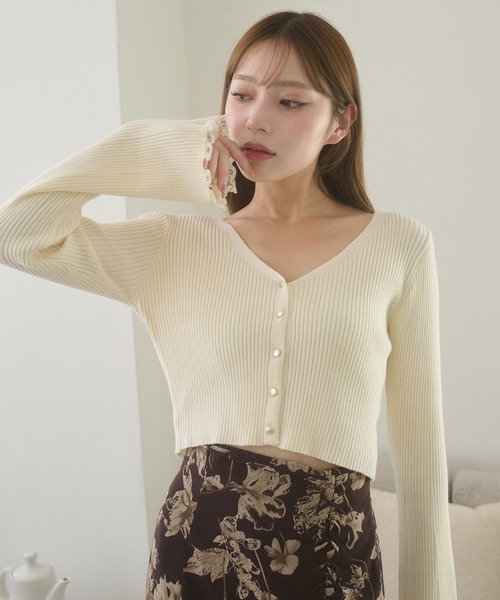 Ambre Neige(アンブルネージュ)の「gold flare button sleeve knit cardigan / ゴールドボタンフレアスリーブニットカーディガン(カーディガン/ボレロ・レディース・ブラック/ボルドー/アイボリー・FREE)」の17枚目の写真