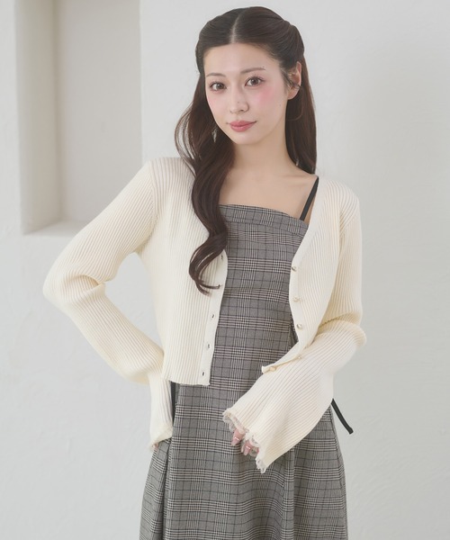 Ambre Neige(アンブルネージュ)の「gold flare button sleeve knit cardigan / ゴールドボタンフレアスリーブニットカーディガン(カーディガン/ボレロ・レディース・ブラック/ボルドー/アイボリー・FREE)」の22枚目の写真