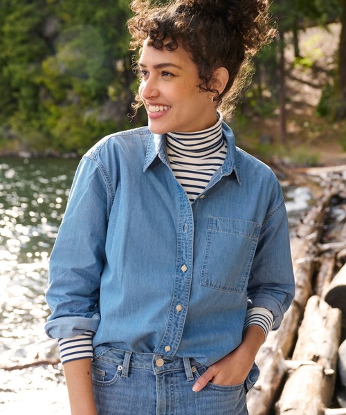 L.L.Bean（エルエルビーン）の「エル・エル・ビーン・デニム・ボーイフレンド・シャツ 米国フィット・プチ（シャツ/ブラウス・レディース・ブルー/ライトインディゴブルー・X-SMALL/SMALL/MEDIUM/LARGE）」の7枚目の写真