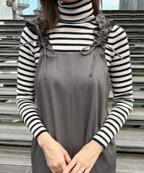 ReRe(リリ)の「ワイドパンツフリルサロペット(サロペット/オーバーオール・レディース・ブラック/オリーブ/グレー・MEDIUM)」の11枚目の写真