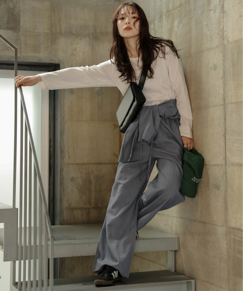 AMELY(エミリー)の「Vネックジャンプスーツ(つなぎ/オールインワン・レディース・ブラック/ブラウン/グレー・M/L)」の3枚目の写真