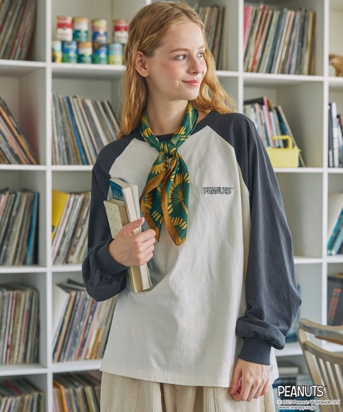 PEANUTS（ピーナッツ）の「【PEANUTS / SNOOPY】別注 ピーナッツ スヌーピー ヴィンテージプリントリンガー長袖Tシャツ（Tシャツ/カットソー・レディース・ネイビー系2/ネイビー系/チャコールグレー/ブラック系/スミクロ/ネイビー・FREE）」の10枚目の写真