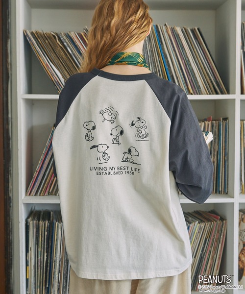 PEANUTS（ピーナッツ）の「【PEANUTS / SNOOPY】別注 ピーナッツ スヌーピー ヴィンテージプリントリンガー長袖Tシャツ（Tシャツ/カットソー・レディース・ネイビー系2/ネイビー系/チャコールグレー/ブラック系/スミクロ/ネイビー・FREE）」の13枚目の写真