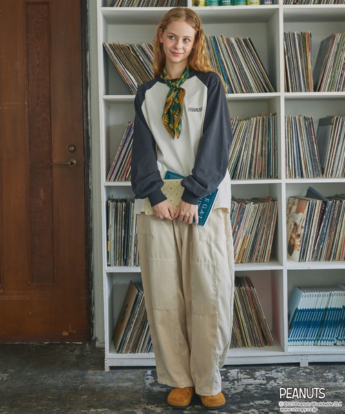 PEANUTS（ピーナッツ）の「【PEANUTS / SNOOPY】別注 ピーナッツ スヌーピー ヴィンテージプリントリンガー長袖Tシャツ（Tシャツ/カットソー・レディース・ネイビー系2/ネイビー系/チャコールグレー/ブラック系/スミクロ/ネイビー・FREE）」の16枚目の写真