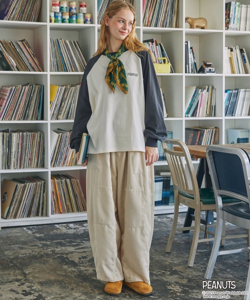 PEANUTS（ピーナッツ）の「【PEANUTS / SNOOPY】別注 ピーナッツ スヌーピー ヴィンテージプリントリンガー長袖Tシャツ（Tシャツ/カットソー・レディース・ネイビー系2/ネイビー系/チャコールグレー/ブラック系/スミクロ/ネイビー・FREE）」の18枚目の写真