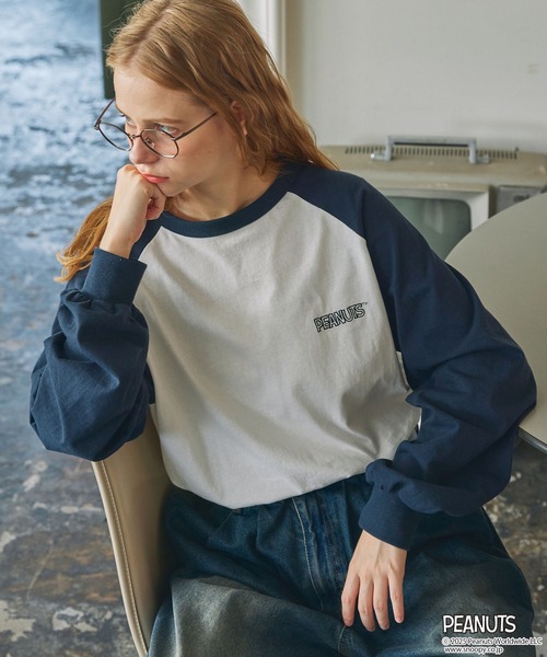 PEANUTS（ピーナッツ）の「【PEANUTS / SNOOPY】別注 ピーナッツ スヌーピー ヴィンテージプリントリンガー長袖Tシャツ（Tシャツ/カットソー・レディース・ネイビー系2/ネイビー系/チャコールグレー/ブラック系/スミクロ/ネイビー・FREE）」の20枚目の写真