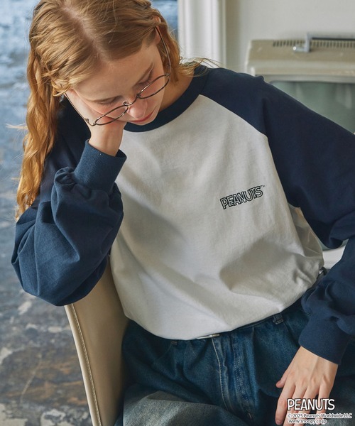 PEANUTS（ピーナッツ）の「【PEANUTS / SNOOPY】別注 ピーナッツ スヌーピー ヴィンテージプリントリンガー長袖Tシャツ（Tシャツ/カットソー・レディース・ネイビー系2/ネイビー系/チャコールグレー/ブラック系/スミクロ/ネイビー・FREE）」の21枚目の写真