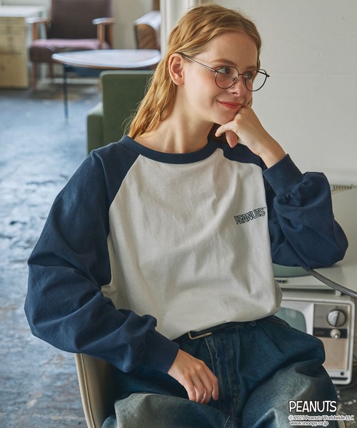 PEANUTS（ピーナッツ）の「【PEANUTS / SNOOPY】別注 ピーナッツ スヌーピー ヴィンテージプリントリンガー長袖Tシャツ（Tシャツ/カットソー・レディース・ネイビー系2/ネイビー系/チャコールグレー/ブラック系/スミクロ/ネイビー・FREE）」の22枚目の写真