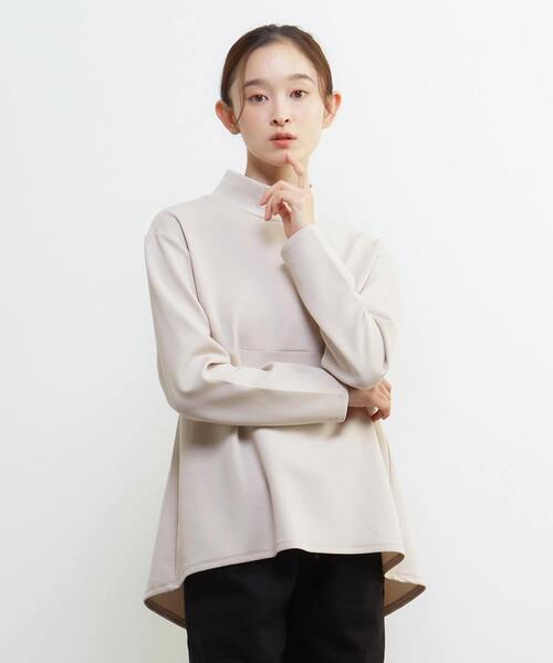 LOGEMENT DE CLAIRE(ロジュモンドクレール)の「ハイネックペプラムカットプルオーバー(Tシャツ/カットソー・レディース・オフホワイト/ブラック/グレイッシュベージュ・FREE)」の3枚目の写真