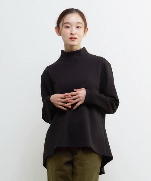 LOGEMENT DE CLAIRE(ロジュモンドクレール)の「ハイネックペプラムカットプルオーバー(Tシャツ/カットソー・レディース・オフホワイト/ブラック/グレイッシュベージュ・FREE)」の2枚目の写真