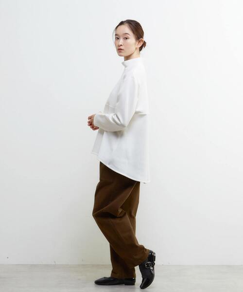 LOGEMENT DE CLAIRE(ロジュモンドクレール)の「ハイネックペプラムカットプルオーバー(Tシャツ/カットソー・レディース・オフホワイト/ブラック/グレイッシュベージュ・FREE)」の17枚目の写真