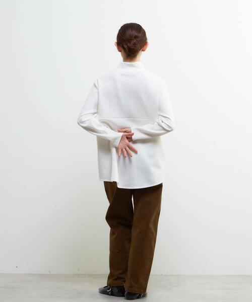 LOGEMENT DE CLAIRE(ロジュモンドクレール)の「ハイネックペプラムカットプルオーバー(Tシャツ/カットソー・レディース・オフホワイト/ブラック/グレイッシュベージュ・FREE)」の13枚目の写真