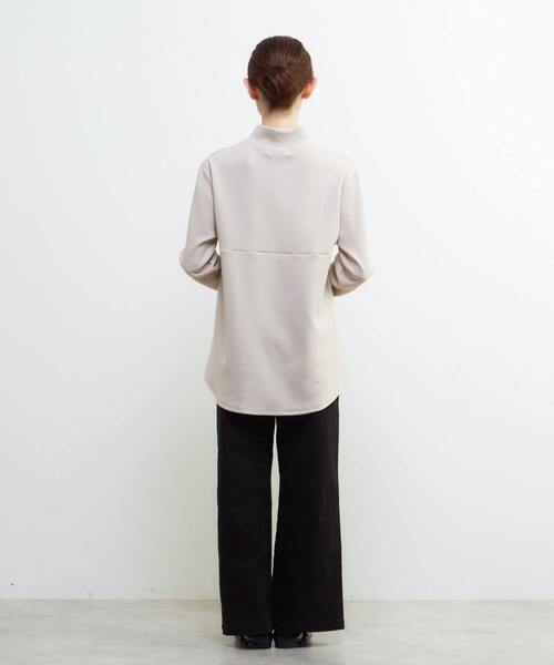 LOGEMENT DE CLAIRE(ロジュモンドクレール)の「ハイネックペプラムカットプルオーバー(Tシャツ/カットソー・レディース・オフホワイト/ブラック/グレイッシュベージュ・FREE)」の11枚目の写真