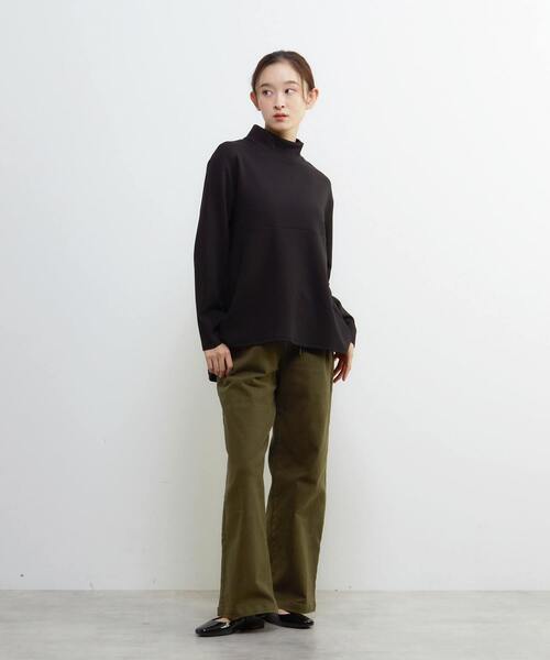 LOGEMENT DE CLAIRE(ロジュモンドクレール)の「ハイネックペプラムカットプルオーバー(Tシャツ/カットソー・レディース・オフホワイト/ブラック/グレイッシュベージュ・FREE)」の21枚目の写真
