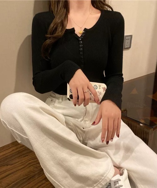 SHEPP(シープ)の「リブヘンリーネックスリムフィットロンT(Tシャツ/カットソー・レディース・ホワイト/ブラウン/レッド/ネイビー/ブラック・F)」の7枚目の写真