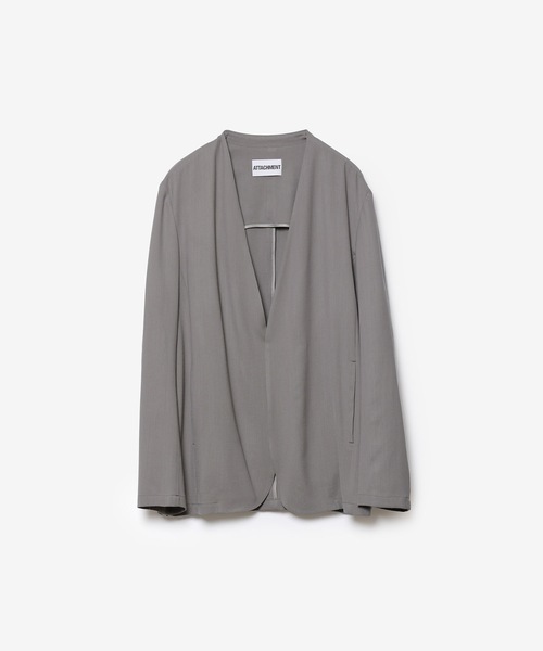 ATTACHMENT（アタッチメント）の「2/90 ウールツイストツイル カラーレスジャケット / 2/90 WO TWIST TWILL COLLARLESS JKT（ノーカラージャケット・メンズ・ブラック/グレー・1/2/3）」の2枚目の写真