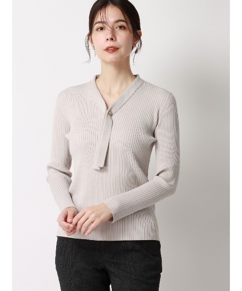 SUIT SQUARE(スーツスクエア)の「ボウタイプルオーバーリブニット 長袖 ウォッシャブル レーヨンストレッチ 無地(ニット/セーター・レディース・ネイビー/ライトグレー/ボルドー・38(9号))」の1枚目の写真