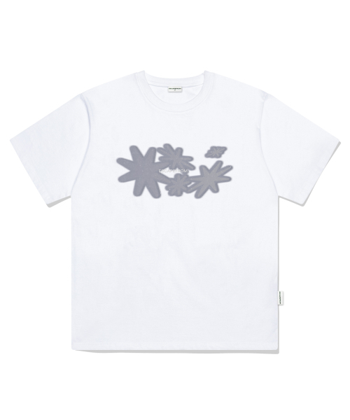 ESCAPEFROM(エスケープフロム)の「フレアサンロゴプリントオーバーフィット半袖ホワイト(Tシャツ/カットソー・レディース・その他・SMALL/MEDIUM/LARGE)」の1枚目の写真