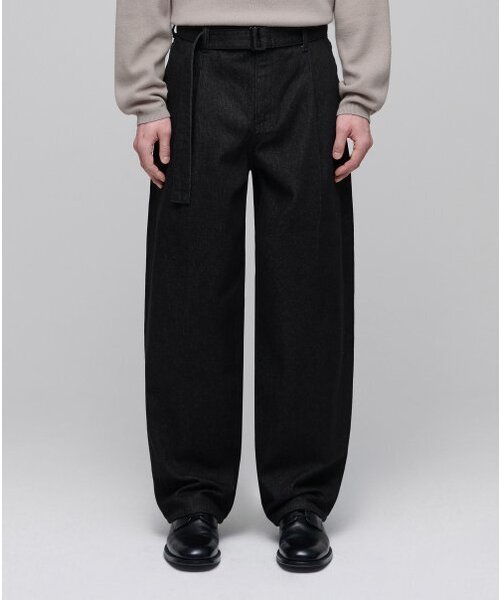 MUSINSA STANDARD（ムシンサスタンダード）の「ベルト付きセミバルーンデニムパンツ[ローブラック]（デニムパンツ・メンズ・その他・36/27/28/34/32/30/31/33/26）」の2枚目の写真