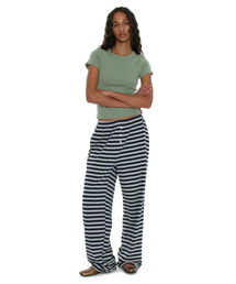 PARTIMENTO WOMEN（パルティメントウィメン）の「PWC ストライプジャージワイドパンツ_ネイビー（スウェットパンツ）」