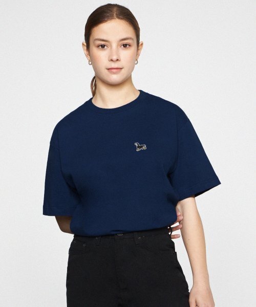 GRAVER（グレーバー）の「[ユニセックス]イエローブーツパピー刺繍半袖Tシャツ_ネイビー（Tシャツ/カットソー・レディース・ネイビー・SMALL/LARGE/MEDIUM）」の2枚目の写真