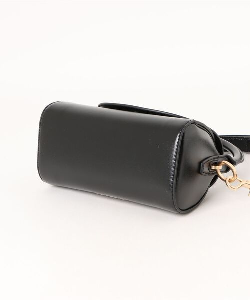 CHARLES & KEITH(チャールズ & キース)の「Kaila カイラ フラップトップハンドルバッグ(ハンドバッグ・レディース・ブラック/ワインレッド・S)」の4枚目の写真