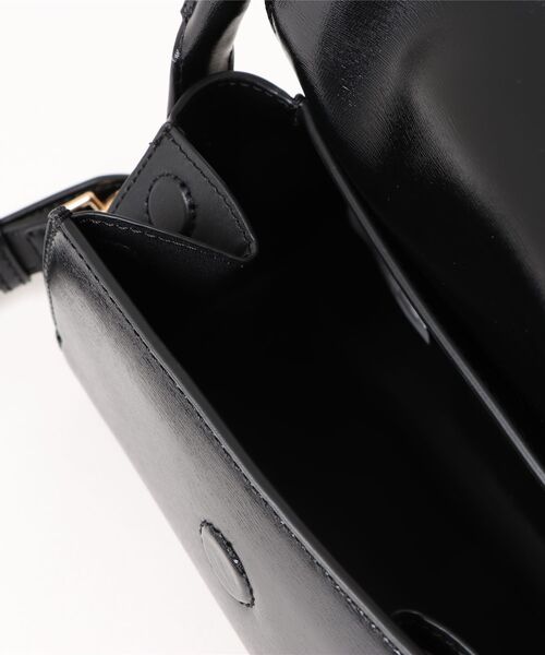 CHARLES & KEITH(チャールズ & キース)の「Kaila カイラ フラップトップハンドルバッグ(ハンドバッグ・レディース・ブラック/ワインレッド・S)」の3枚目の写真