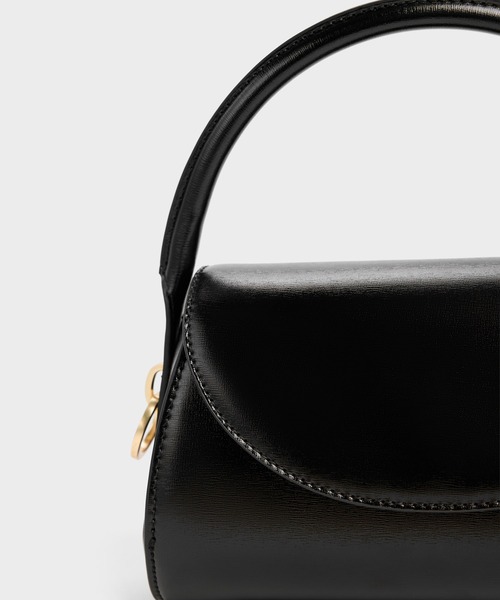 CHARLES & KEITH(チャールズ & キース)の「Kaila カイラ フラップトップハンドルバッグ(ハンドバッグ・レディース・ブラック/ワインレッド・S)」の6枚目の写真
