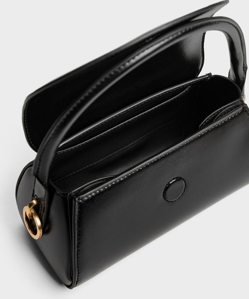 CHARLES & KEITH(チャールズ & キース)の「Kaila カイラ フラップトップハンドルバッグ(ハンドバッグ・レディース・ブラック/ワインレッド・S)」の5枚目の写真