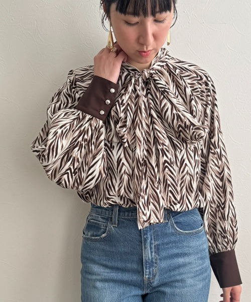 LHELBIE（レルビエ）の「アソートボウタイブラウス（シャツ/ブラウス・レディース・ブラウン/ホワイト×ブラック/ブラック/オフホワイト・M）」の4枚目の写真