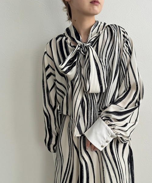 LHELBIE（レルビエ）の「アソートボウタイブラウス（シャツ/ブラウス・レディース・ブラウン/ホワイト×ブラック/ブラック/オフホワイト・M）」の22枚目の写真