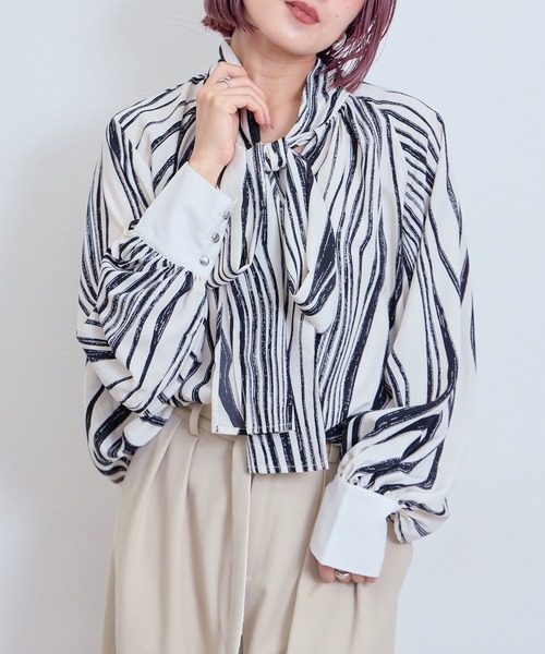 LHELBIE（レルビエ）の「アソートボウタイブラウス（シャツ/ブラウス・レディース・ブラウン/ホワイト×ブラック/ブラック/オフホワイト・M）」の5枚目の写真