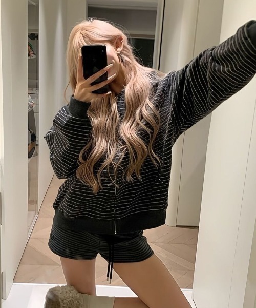 LADY LIKE(レディライク)の「裏起毛ボーダーゆったりパーカー(パーカー・レディース・ダークグレー/ベージュ・M)」の10枚目の写真
