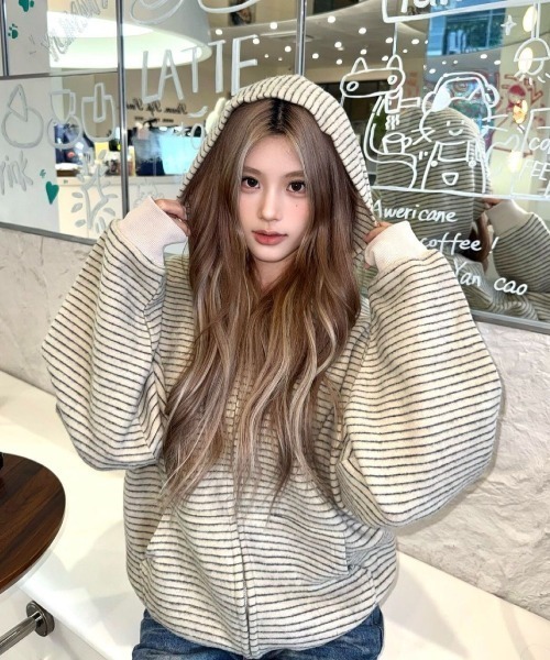 LADY LIKE(レディライク)の「裏起毛ボーダーゆったりパーカー(パーカー・レディース・ダークグレー/ベージュ・M)」の18枚目の写真