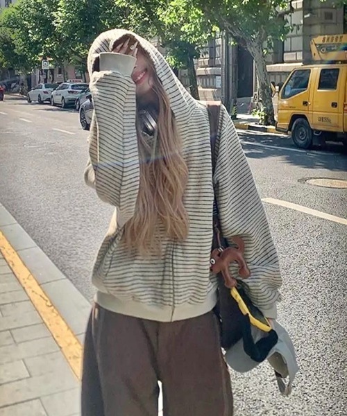 LADY LIKE(レディライク)の「裏起毛ボーダーゆったりパーカー(パーカー・レディース・ダークグレー/ベージュ・M)」の8枚目の写真